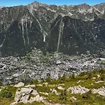 Le Nid De L'aiguille - Au Pied De L'aiguille Du Midi Διαμέρισμα *