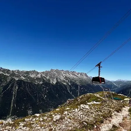 Le Nid De L'aiguille - Au Pied De L'aiguille Du Midi Шамоні