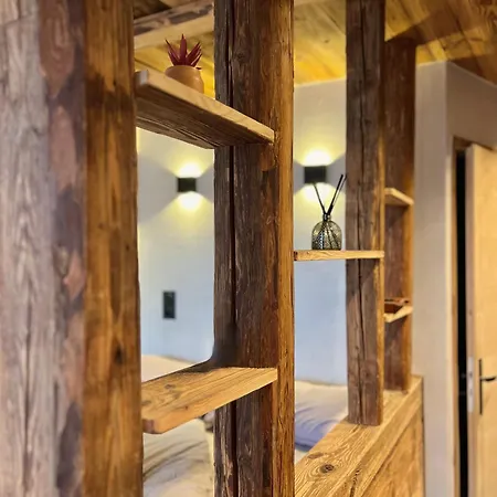 Le Nid De L'aiguille - Au Pied De L'aiguille Du Midi *