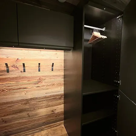 Le Nid De L'aiguille - Au Pied De L'aiguille Du Midi