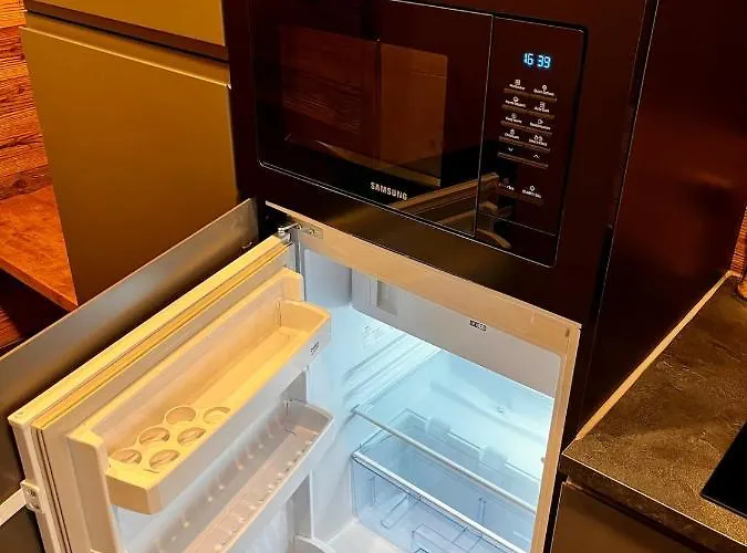 Le Nid De L'aiguille - Au Pied De L'aiguille Du Midi