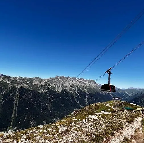 Le Nid De L'aiguille - Au Pied De L'aiguille Du Midi Chamonix