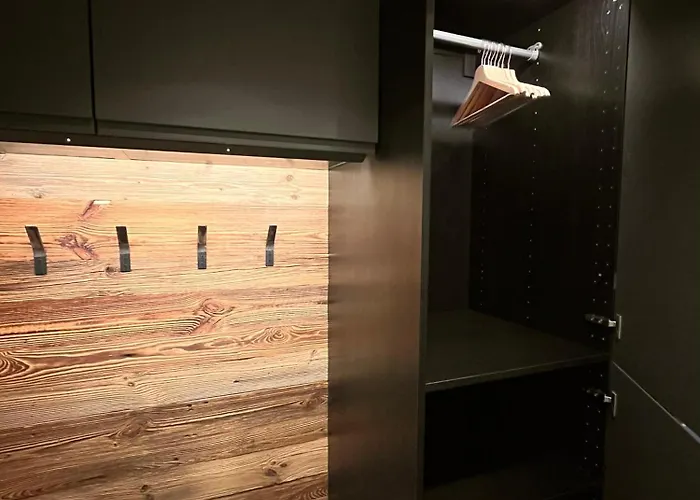 Le Nid De L'aiguille - Au Pied De L'aiguille Du Midi